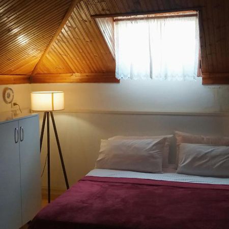 Tirana Central Guesthouse ภายนอก รูปภาพ