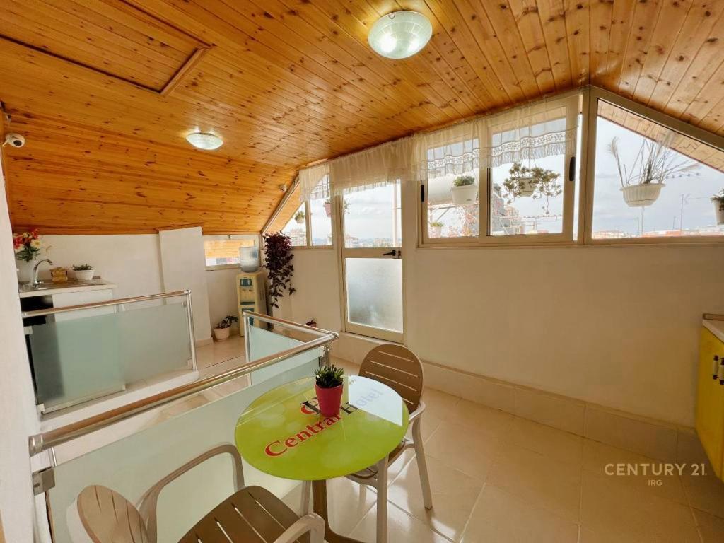 Tirana Central Guesthouse ภายนอก รูปภาพ